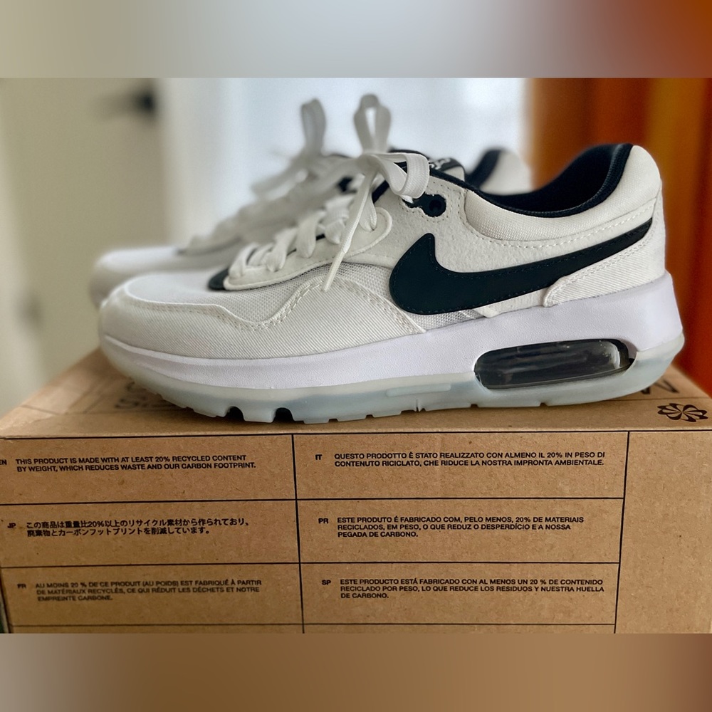 NWT IN ORIGINAL BOX Nike Air Max Motif - Big Kids Size 5 / Woman’s Size 6.5